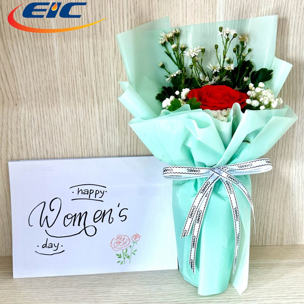 Bông hoa tươi thắm dành cho nhân viên EIC ngày 20/10