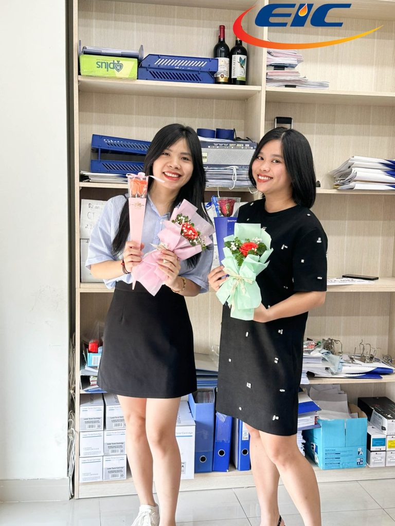 Người đẹp và hoa ngày 8/3 của EIC